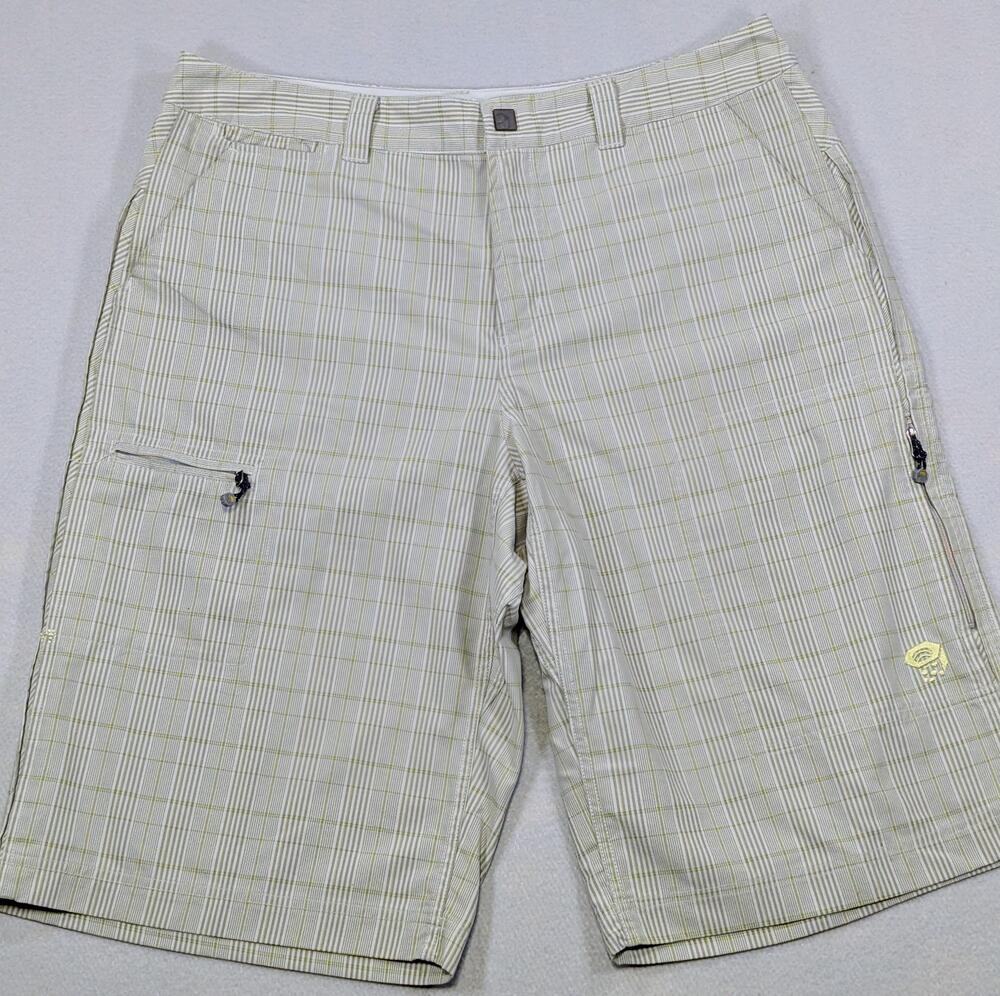 Mountain Hardwear Long Shorts Mens Large Tan Plaid Hiking Trekking Light weight